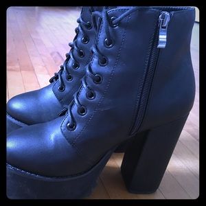 Black 5in. Current Mood Binx boots