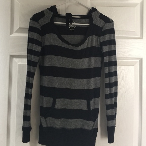 Black and gray long sleeve hoodie sweater