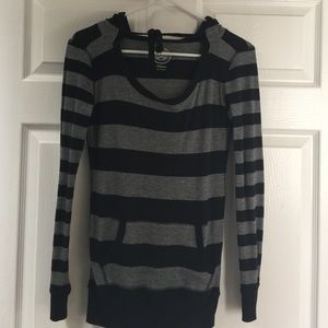 Black and gray long sleeve hoodie sweater