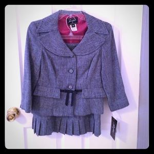 Super cute 2 piece skirt suit size 4p