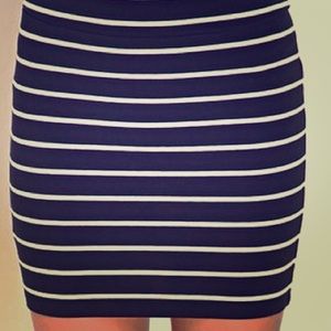 Super cute blue and white pencil skirt 🎀