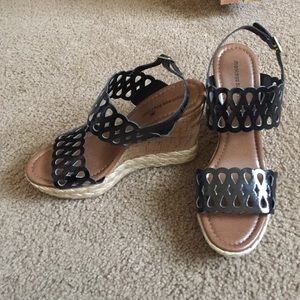 Black detailed wedges