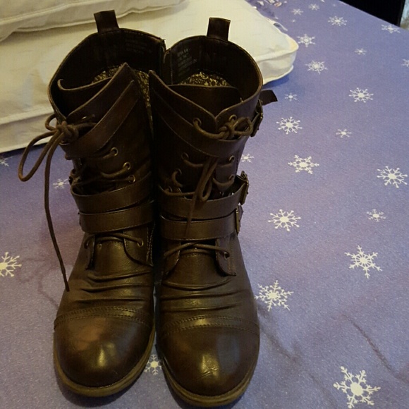 Combat boots