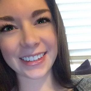 Meet your Posher, Alecia