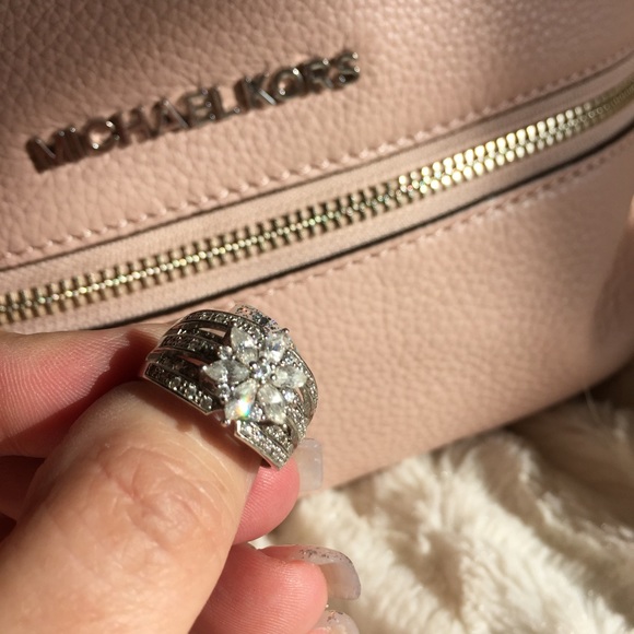 CZ ring - Picture 2 of 3