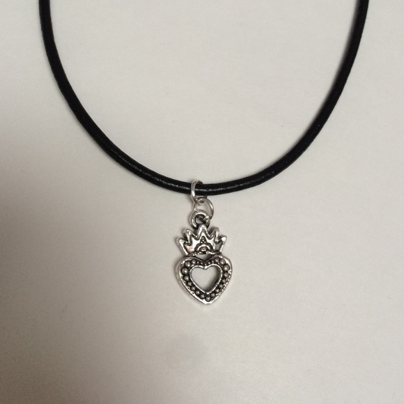 Crown heart choker