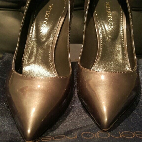 Excellent condition, worn once patent gray wedge.