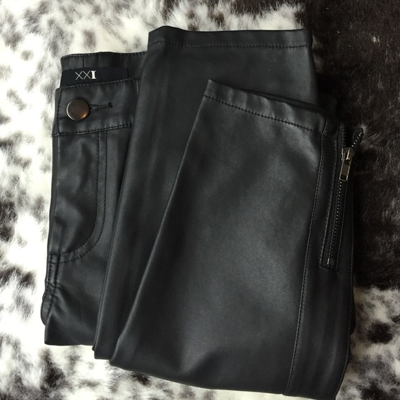 NWOT leather ankle skinnies w zipper