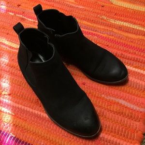 Black ankle booties!