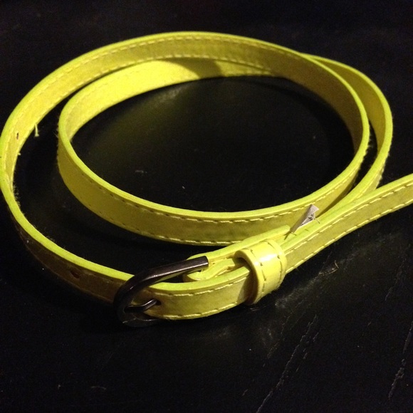 LIME GREEN SKINNY BELT SIZE 7 junior