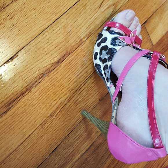 Shoes - Picture 2 of 4