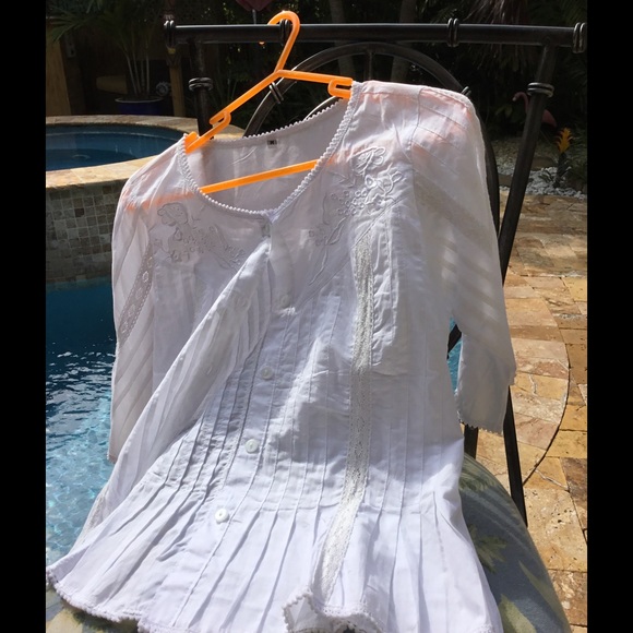 CLOSET CLOSED FOR SUMMER - Picture 2 of 4