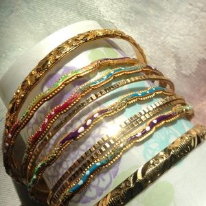 Beautiful set of 8 Bangles