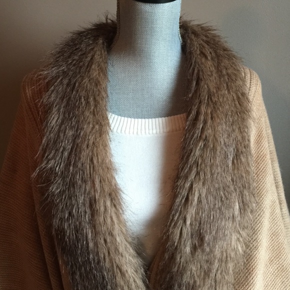 Incredibly Beautiful Poncho - Picture 2 of 4