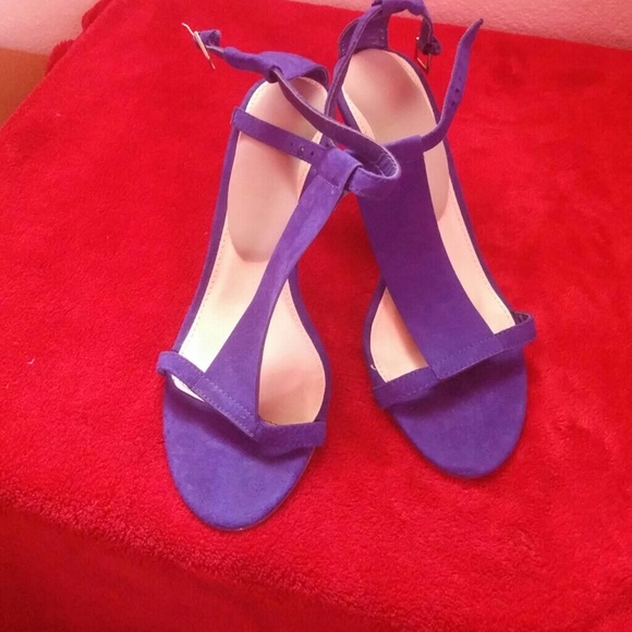 Size 6 royal blue heel