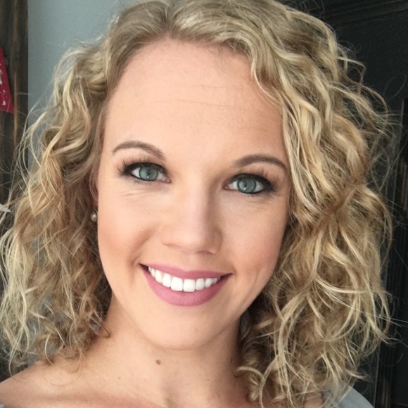 Meet your Posher, Christine - Picture 1 of 3