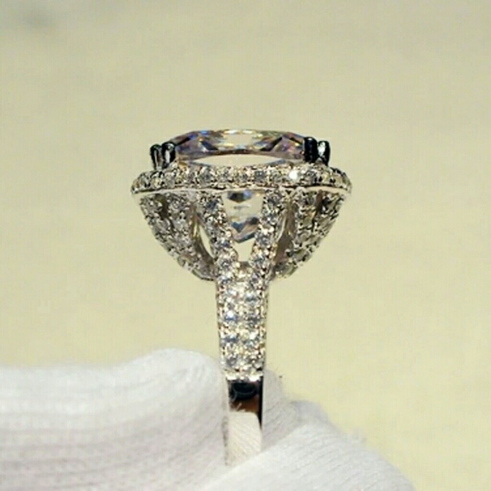 silver size 8. /10 ctw SIM DIAMOND wedding ring - Picture 5 of 5