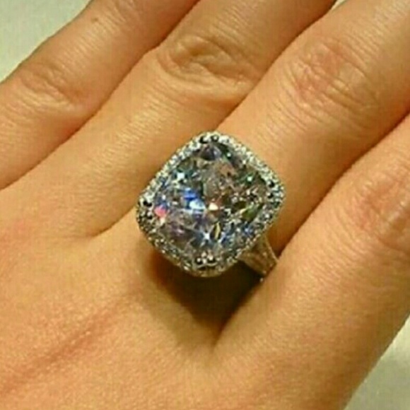 silver size 8. /10 ctw SIM DIAMOND wedding ring - Picture 3 of 5