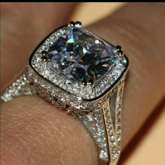 silver size 8. /10 ctw SIM DIAMOND wedding ring - Picture 2 of 5