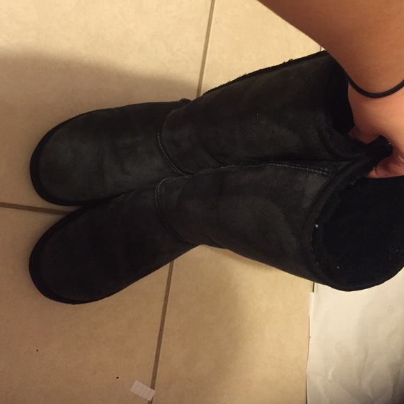 Black ugg boots - Picture 3 of 3