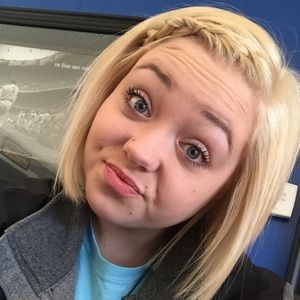 Meet your Posher, Caroline