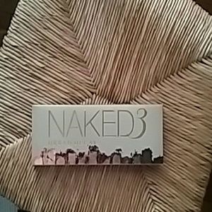 Naked 3 eye shadow pallet.