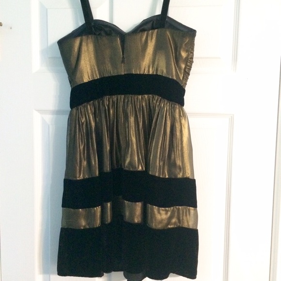 Dress - Picture 2 of 4