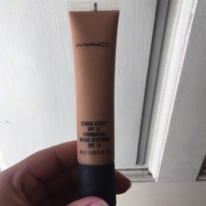 Mac studio sculpt spf15 foundation