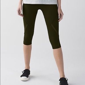 Lulu Lemon Cool to Street Crop