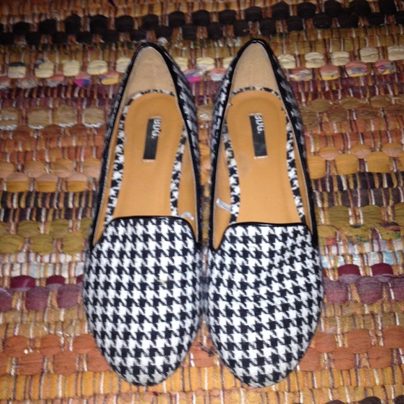 Houndstooth flats
