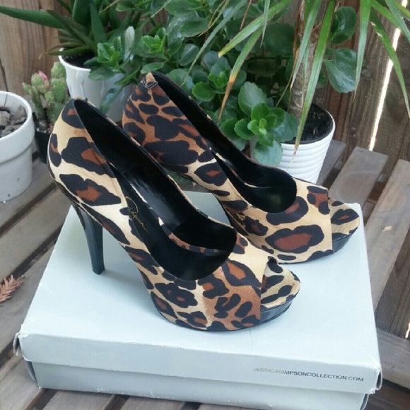 Jessica Simpson opened toe heels - Picture 4 of 4