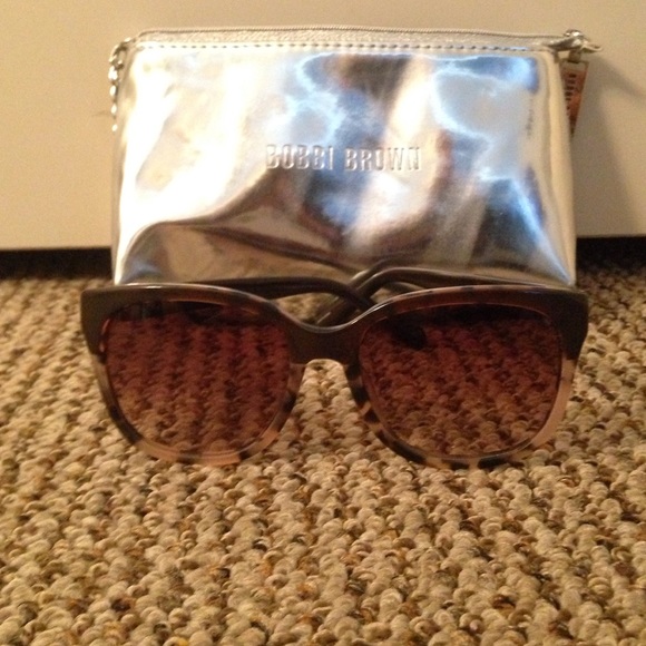 Bobbi Brown Accessories - Bobbi Brown 'Gretta' sunglasses