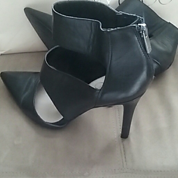 $79 Jessica Simpson black leather pumps w/ straps - Picture 3 of 4