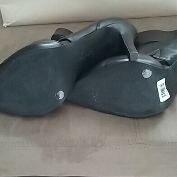 $79 Jessica Simpson black leather pumps w/ straps - Picture 4 of 4