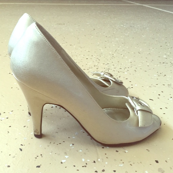 Shiny gold silver pumps size 7.5 - Picture 1 of 3