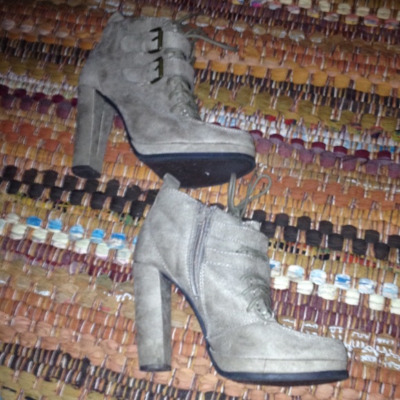 Suede heels - Picture 2 of 3