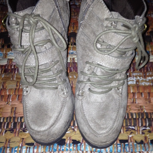 Suede heels - Picture 3 of 3