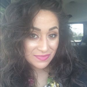 Meet your Posher, Claudia