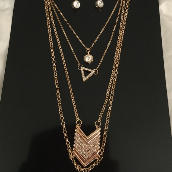 Necklace set.