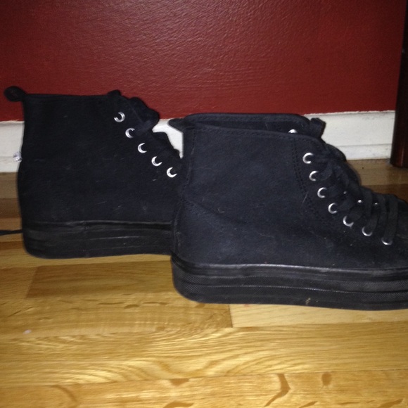 BLACK PLATFORM SNEAKERS