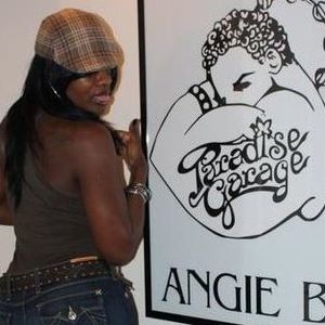 Meet your Posher, Angela