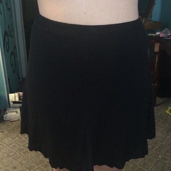 BLACK SKIRT