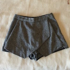 Blk/Wht plaid envelope skort