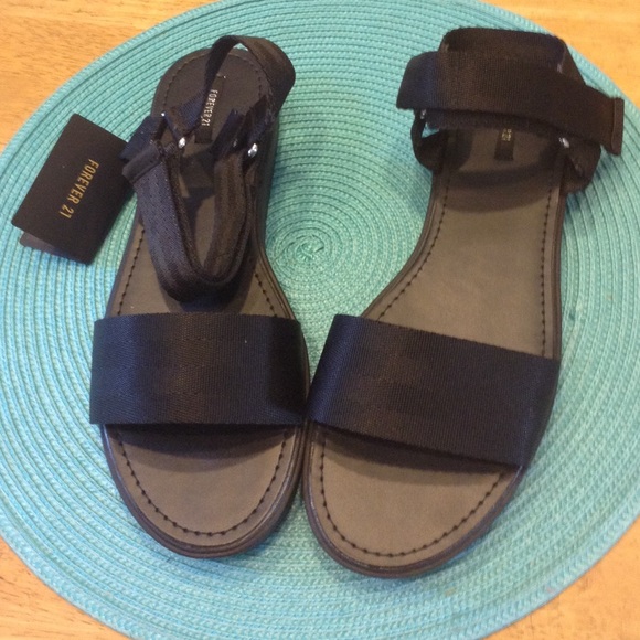 Unworn Black Flatform Sandals