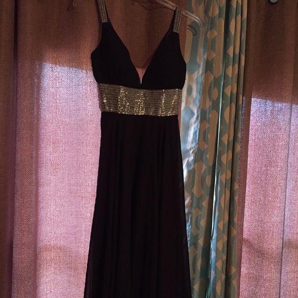 Black prom dress. Size 4.