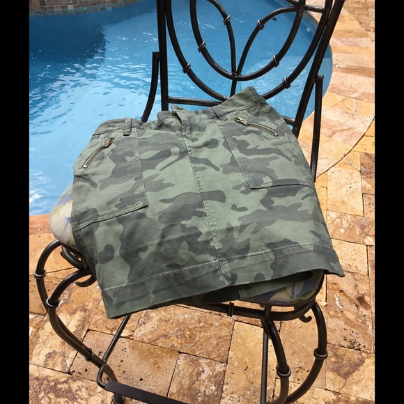 CLOSET CLOSED FOR SUMMER - Picture 4 of 4