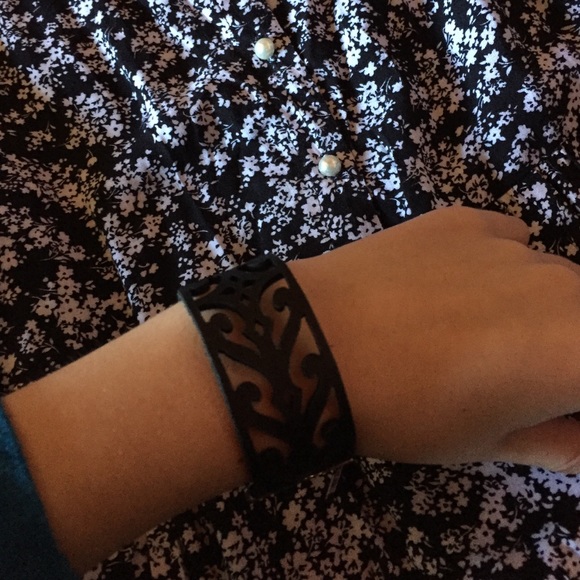 Genuine leather bracelet