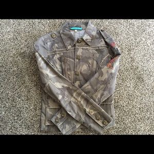 Cute army jacket with detailing on back