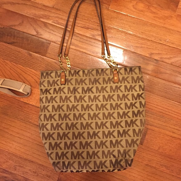 Michael Kors Tote!