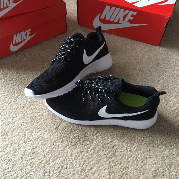 Nike roshes